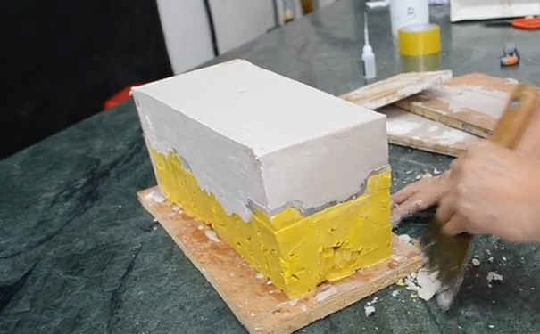 模具硅橡膠成型后怎樣制作外模？