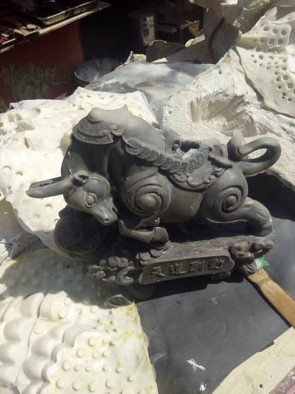 如何使用工業(yè)級模具硅膠制作模具？