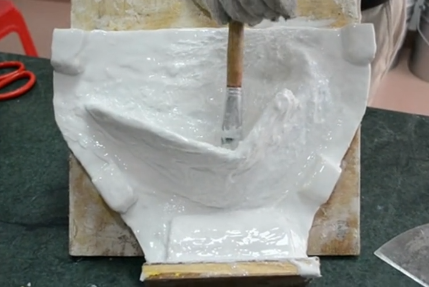 模具硅膠操作方法有幾種？
